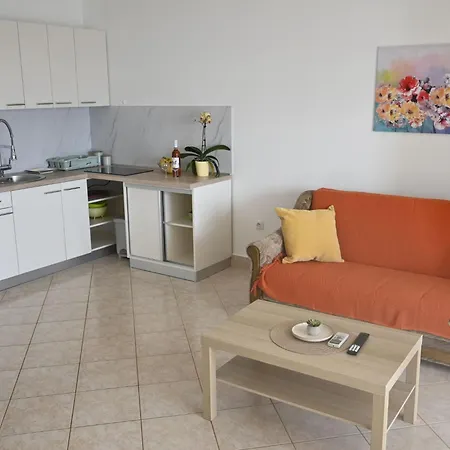 In Mit Schoener Terrasse By Interhome Case de vacanță Crikvenica
