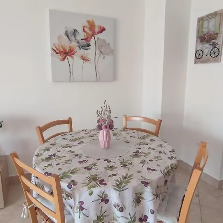 Case de vacanță In Mit Schoener Terrasse By Interhome *
